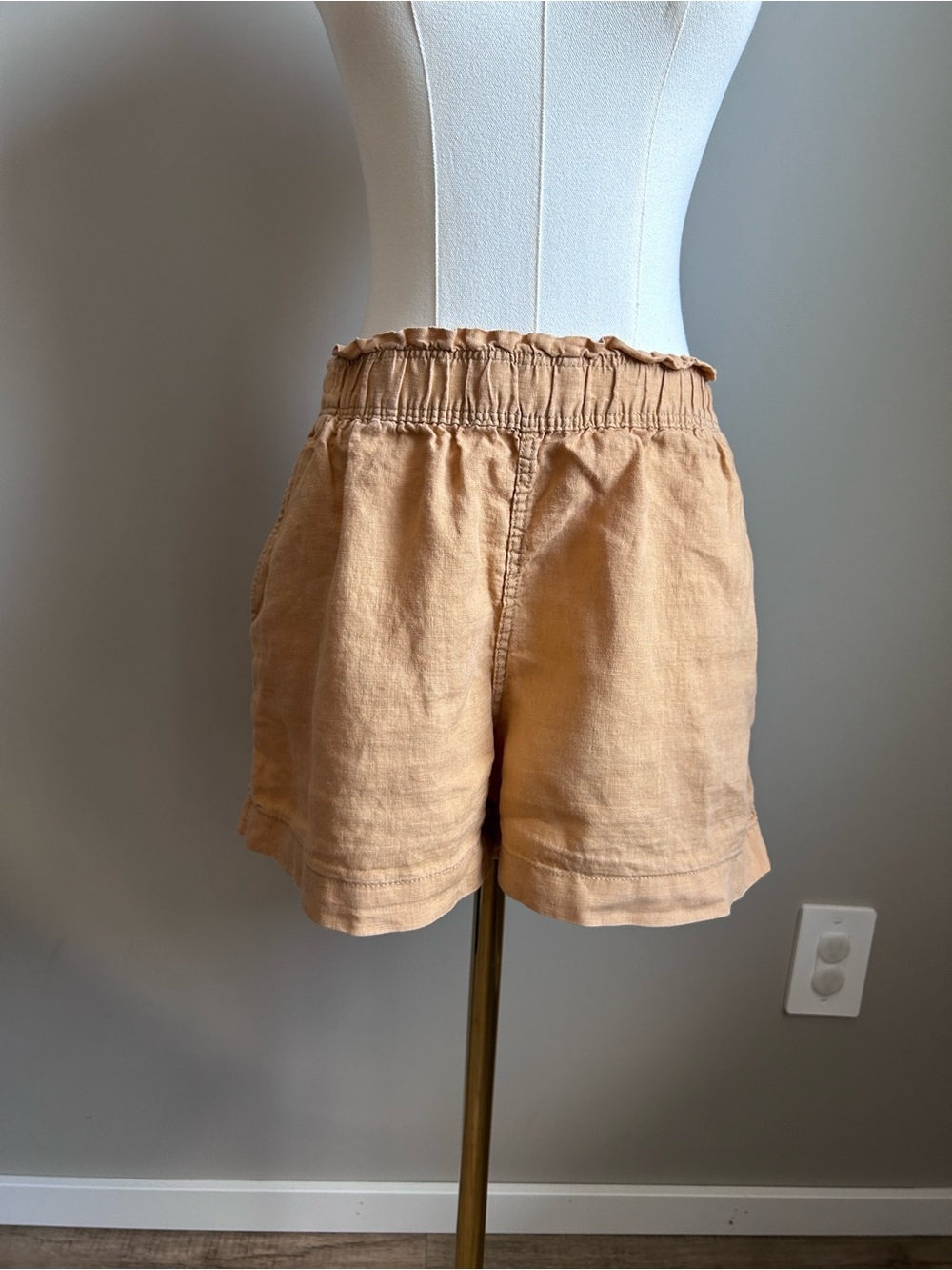 Linen tan Women’s Elastic-Waist pull on Shorts pockets neutral capsule natural